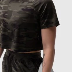W018. AeroSilver® Cropped Tee - Dark Camo -Fashion Shop 7M3A6422