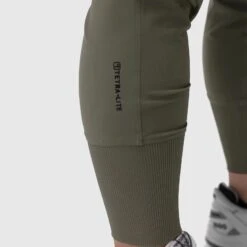 W032. Tetra-Lite® Cargo High Rib Jogger - Olive -Fashion Shop 7M3A6689 ARMYOLIVEcopy