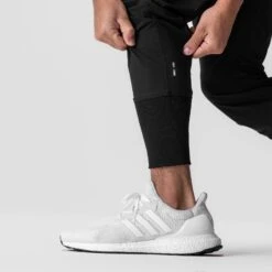 0690. Tetra-Lite® Tech High Rib Jogger - Black -Fashion Shop Black HiRibJogger4