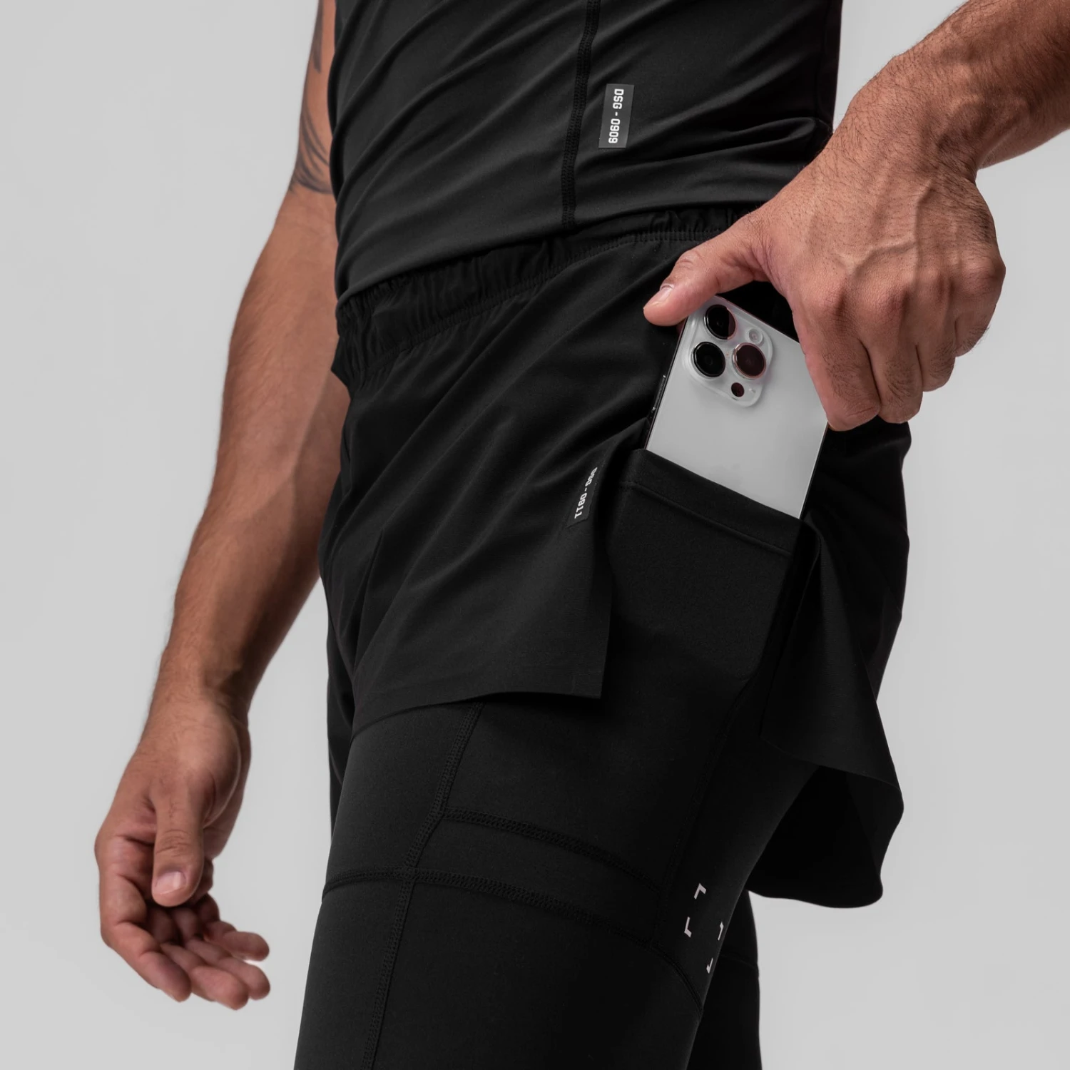 0911. Tetra-Lite® 2-in-1 High Split Legging Short - Black "Cyber"/Black 7 0911. Tetra-Lite® 2-in-1 High Split Legging Short - Black "Cyber"/Black - Image 5